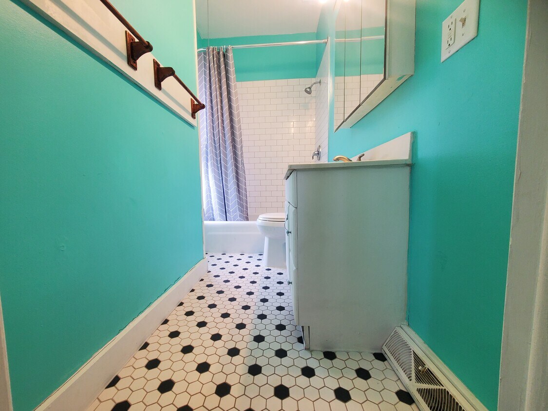 Foto principal - 960 W 8th St