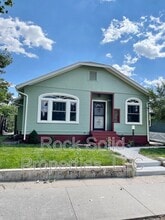 Building Photo - 409 W 24th St