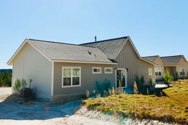 Building Photo - 2519 Golf Dr