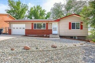 Building Photo - 403 Elmwood Dr