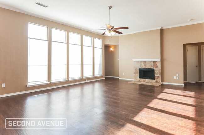 Foto del edificio - 616 Elm Falls Pl