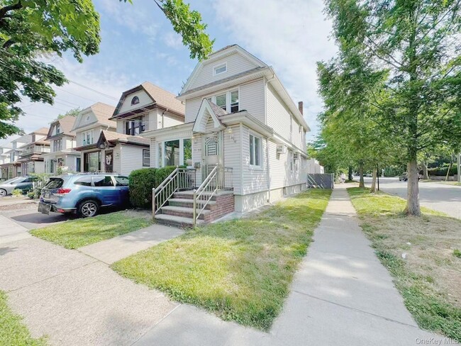 Photo - 71-59 Kessel St House