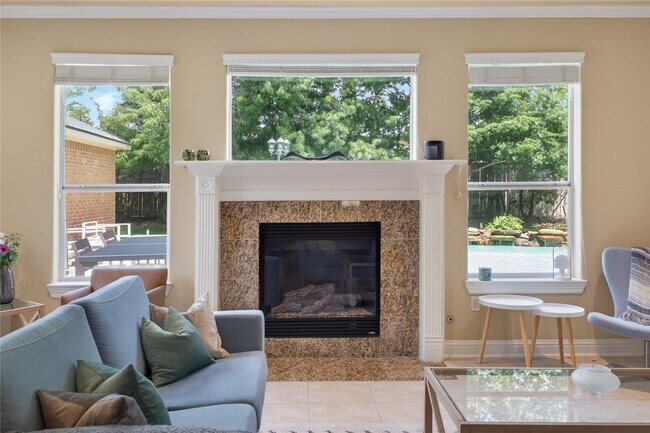 Foto del edificio - 1722 Parklake Village Dr