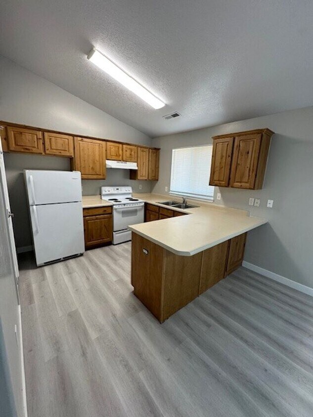 Foto principal - Sunshine & Savings: 2 Weeks Rent Free & $1...