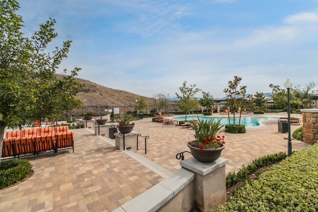 Foto del edificio - 29048 W Hills Dr