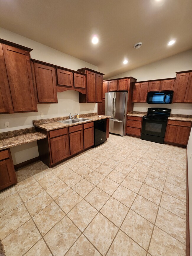 Nice, big open kitchen with garage access - 1454 River Edge Rd