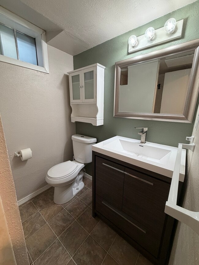 Bathroom - 3322 Vivian Dr