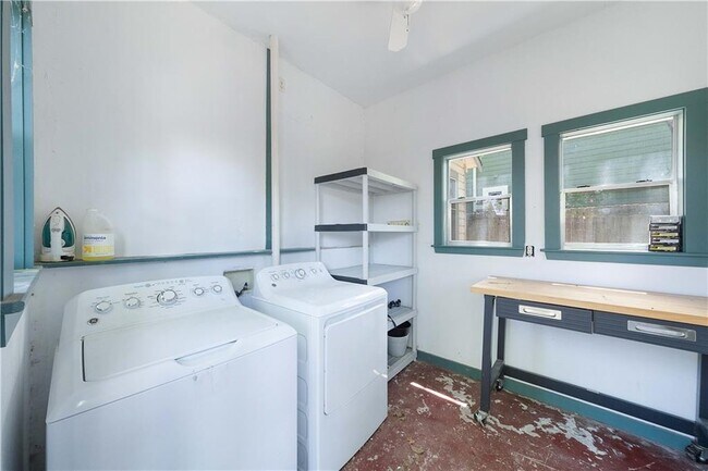 Building Photo - 1809 Palma Plaza