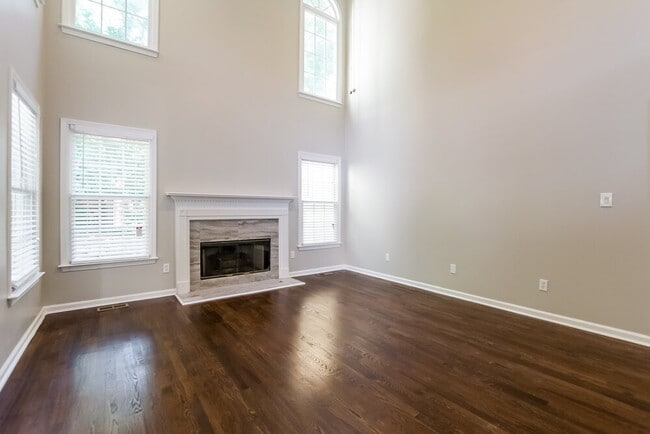 Building Photo - 111 Windsong Dr