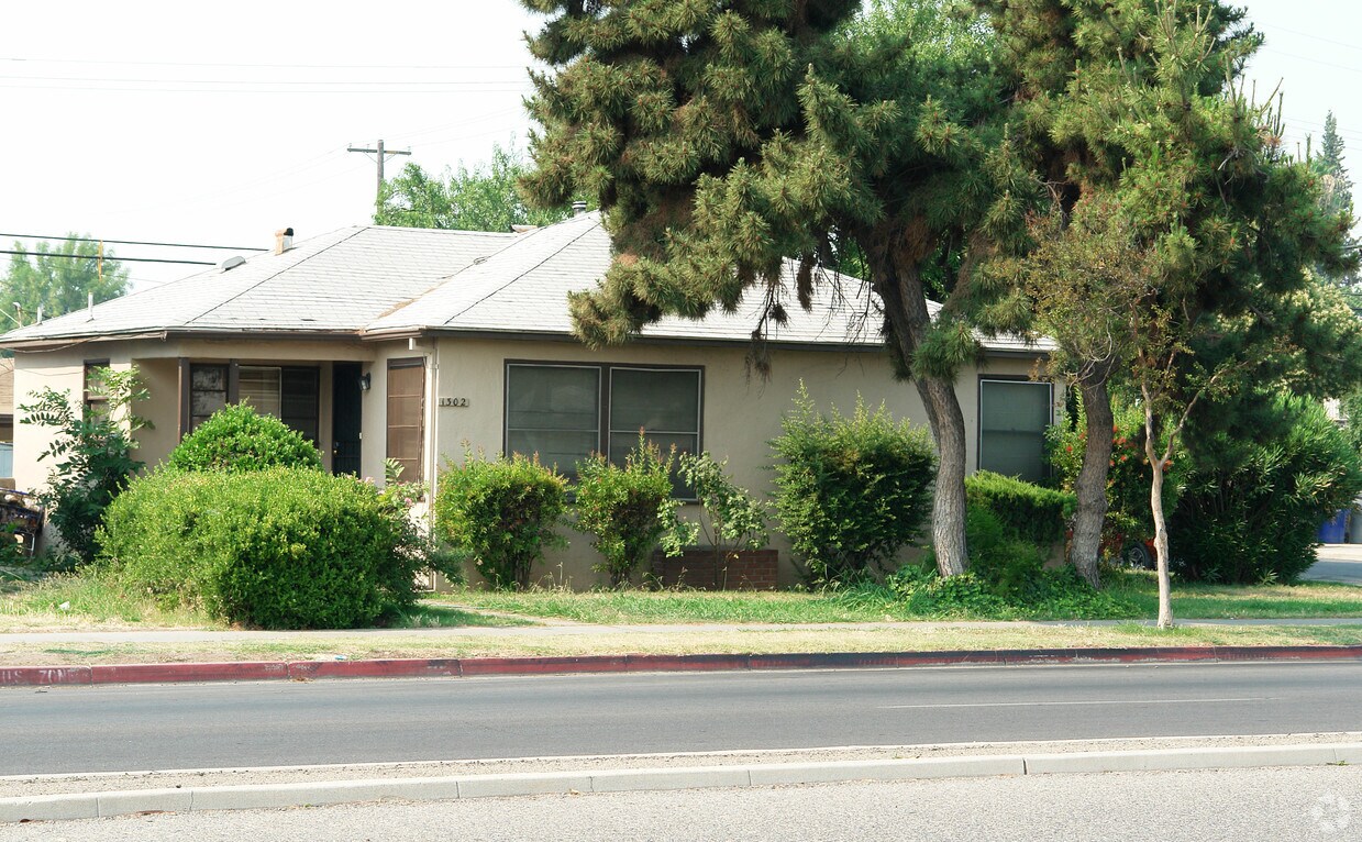 Primary Photo - 1302-1342 E Shields Ave