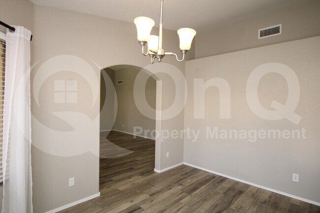 Foto del edificio - 545 S Ash St