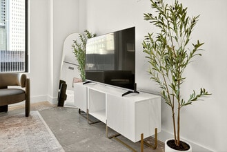 Building Photo - 400 S Main St