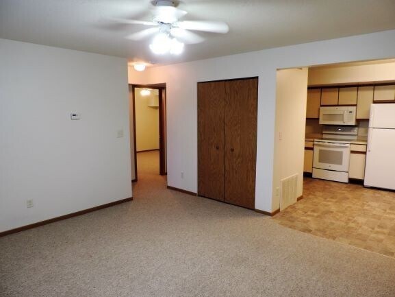Building Photo - $910 | 2 Bedroom, 1 Bathroom Condo | Pet F...