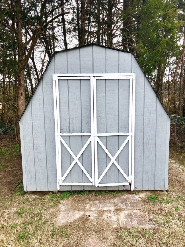 Building Photo - 8012 Darva Glen