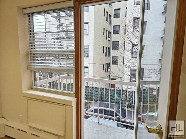 Foto del edificio - Renovated 1-Bedroom with Balcony | 2nd Floor | Prime Woodside/Sunnyside Location