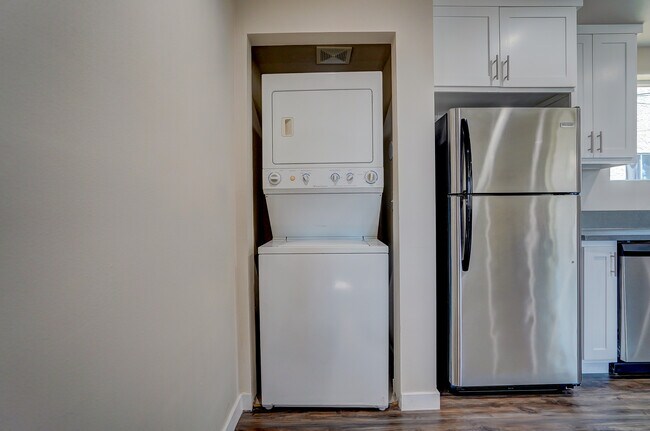 Foto del edificio - 3580.5 S Budlong Ave