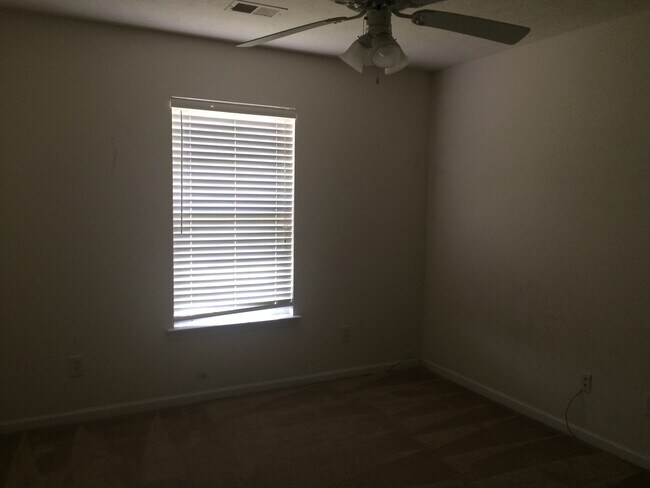 Foto del edificio - 3 Bed / 2 Bath Single Family Home for Rent...