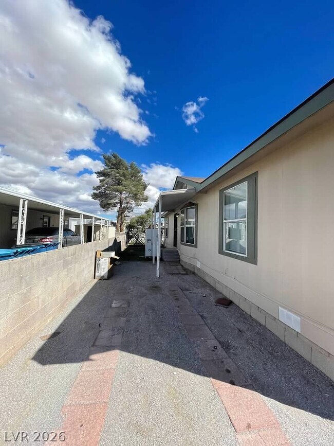 Building Photo - 3560 Estes Park Dr