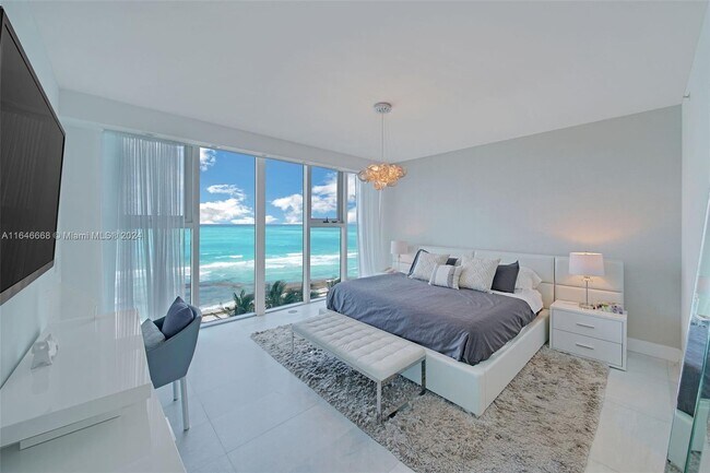 Foto del edificio - 6899 Collins Ave