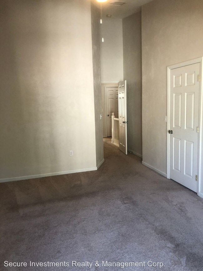 Building Photo - 2 br, 2.5 bath House - 889 NW 21st Avenue