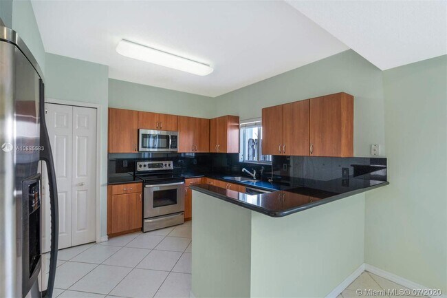 Building Photo - 8381 SW 124th Ave
