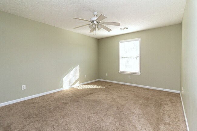 Foto del edificio - 1701 Summerwoods Ln