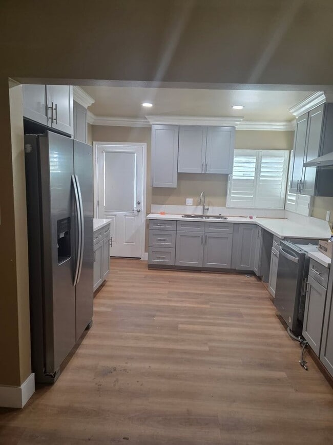 Foto del edificio - 1519 E Michelson St