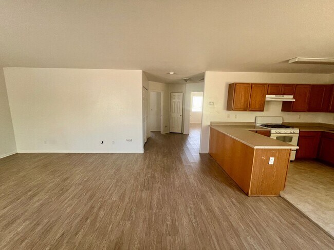Building Photo - 6685 Ocotillo Ave