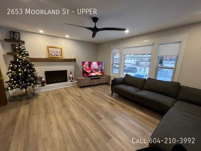 Building Photo - Modern Upper Suite in Central Abbotsford