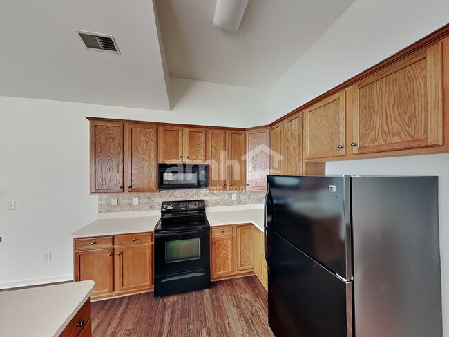 Foto del edificio - 13424 Planters Row Dr