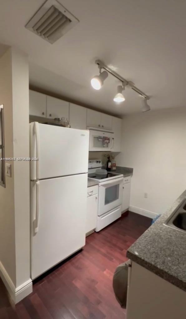 Foto del edificio - 2740 SW 28th Terrace