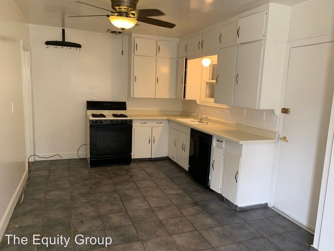 Building Photo - 603 E K Ave