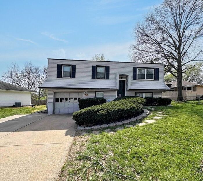 Foto principal - Comfortable 3-Bedroom Home with Fenced Yar...