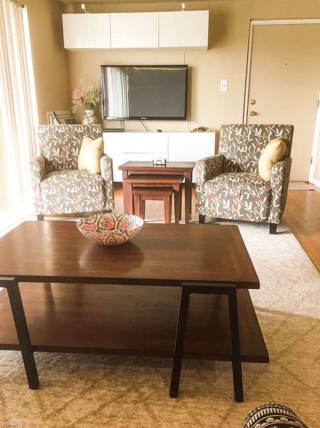 Foto del edificio - 303 E Plainfield Rd