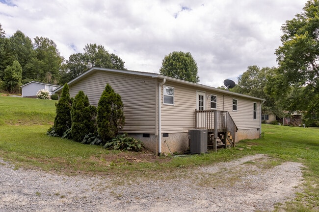 Building Photo - 60 Brooklane Dr