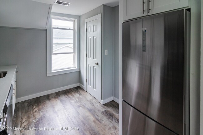 Building Photo - 306 Henley Ave