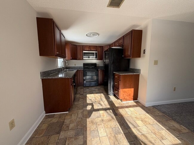 Building Photo - 213 Victoria Heights Rd