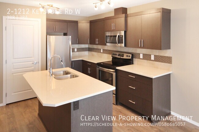 Photo du bâtiment - ? Triple Master Suite condo with garage in...