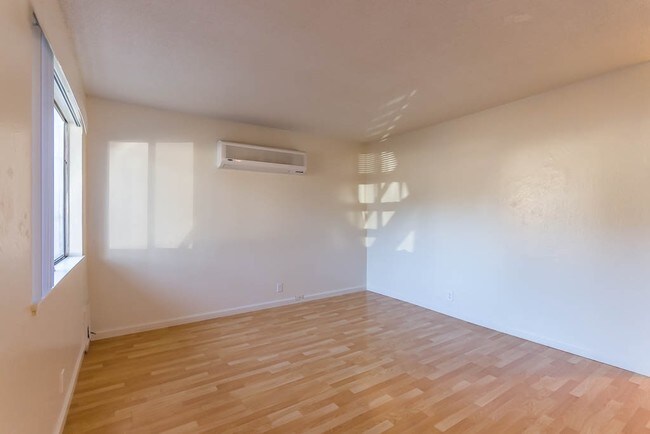Building Photo - 1075 Le Brun Ln
