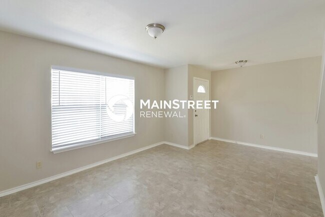 Building Photo - 3 Bedroom Pet-Friendly Home in Converse, TX with Main Street Renewal