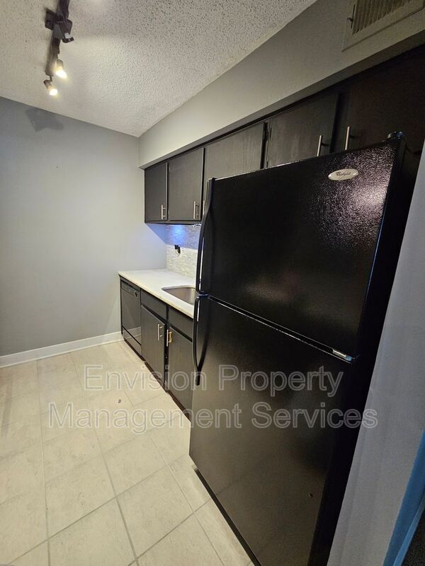 Building Photo - 1404 Huntingdon Chase