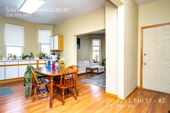 Foto del edificio - 929 E 5th St