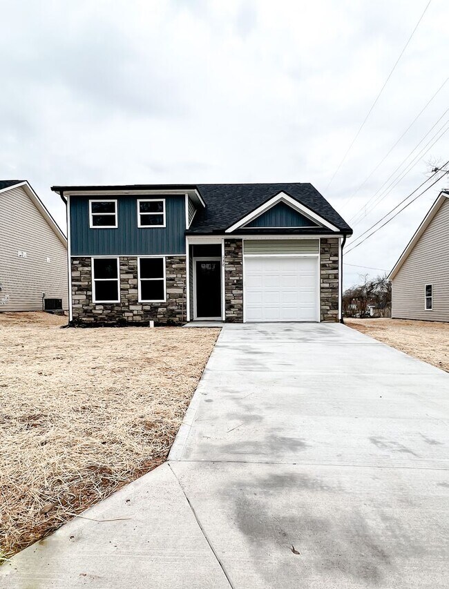 Foto del edificio - 3 Bedroom 2 Full Bath HOUSE with GARAGE