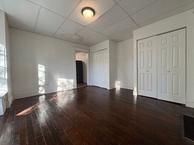 Foto del edificio - 1 bedroom 1 bath studio with utilities inc...