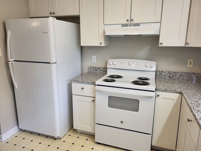 Building Photo - 6820 North Ridge Court