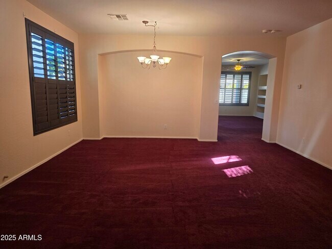 Foto del edificio - 1162 E Springfield Pl