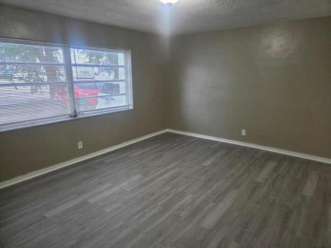 Building Photo - 2031 Dewey St