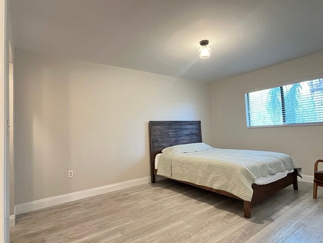 Foto del edificio - 5571 Baywater Dr