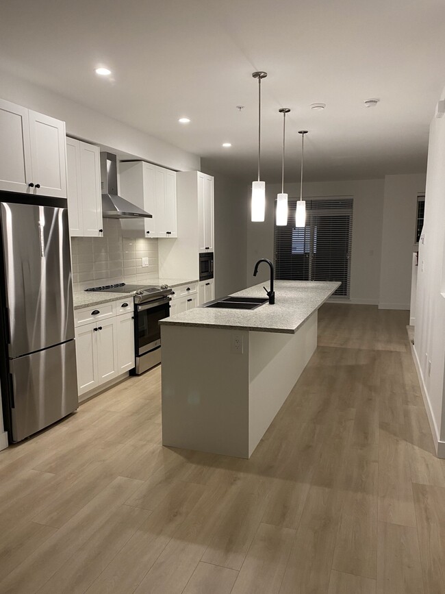 Building Photo - 20487-20465 65 Ave