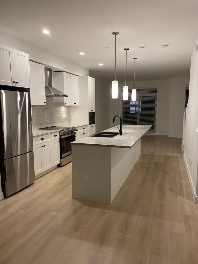 Building Photo - 20487-20465 65 Ave